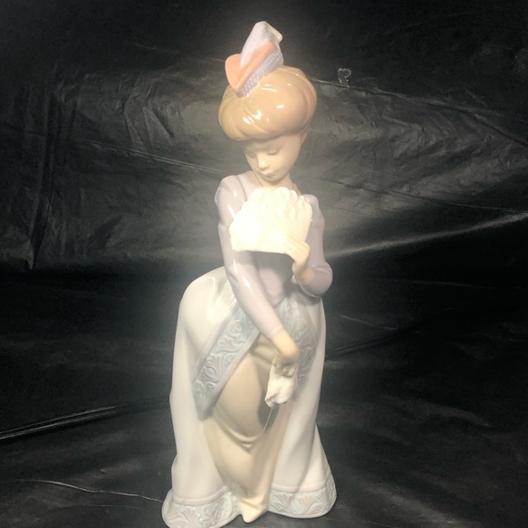 Lladro Lady with fan 8” excellent condition # 6117 vintage - Picture 8 of 11